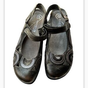 Naot Rongo Mary Jane Adjust Strap Leather Metallic Brass Pewter Gold size 7/38